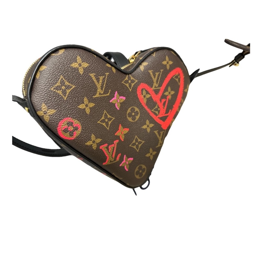 Great condition LV  heart coeur game on leather cross body